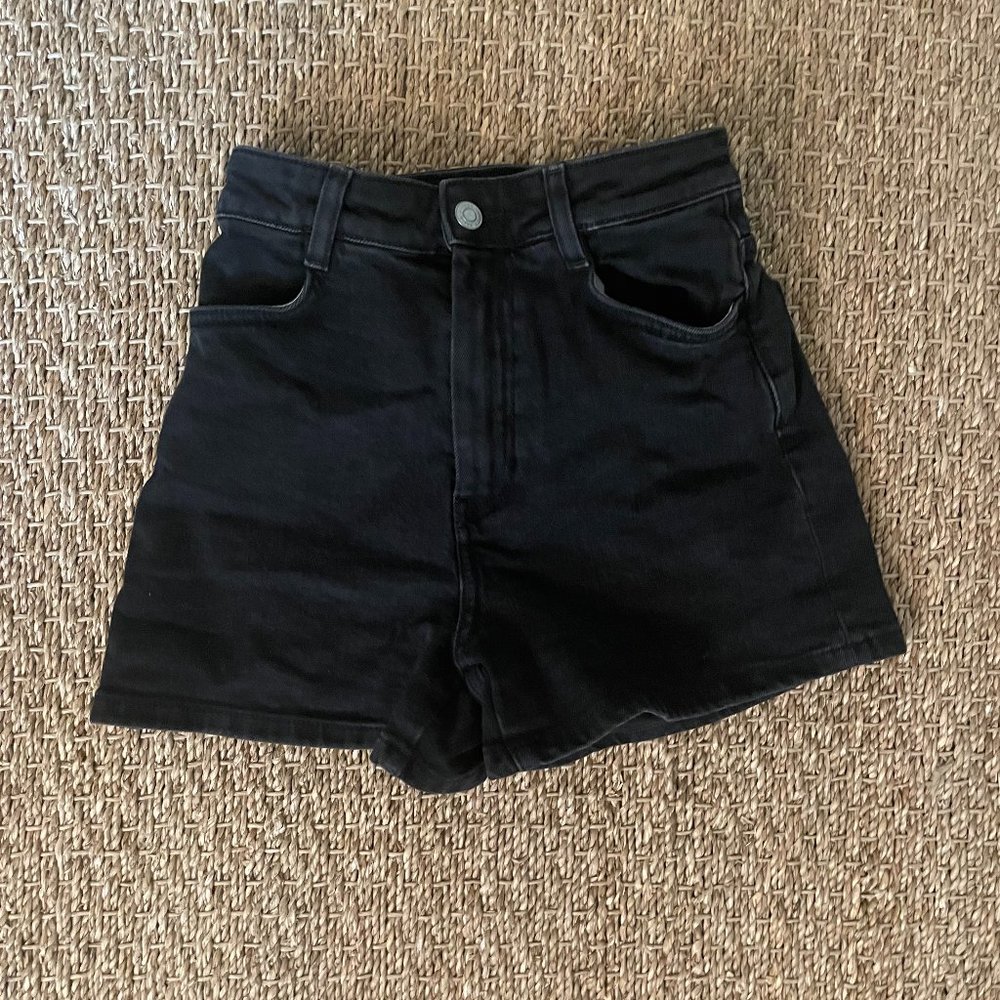 & Other Stories Size 0 Black Shorts